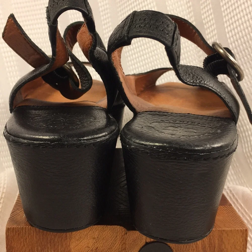 Lucky Brand buttery leather peep toe platform shoe